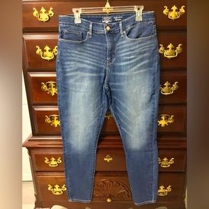 2pc Levi Strauss Totally Shaping Skinny jeans sz 16M